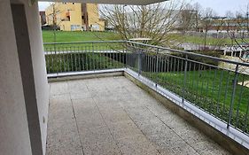 Appartement contemporain rénové à neuf avec cuisine équipé - Val de reuil